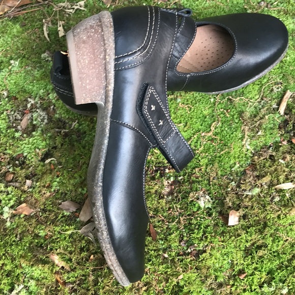 Clarks Black Women’s Dress Shoes - Picture 2 of 5